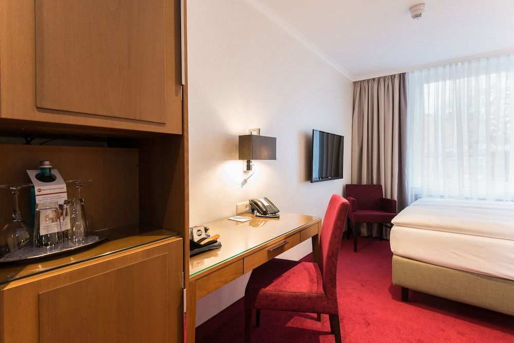 Best Western Plus Hotel St. Raphael Standard Room, 1 Queen Bed 8