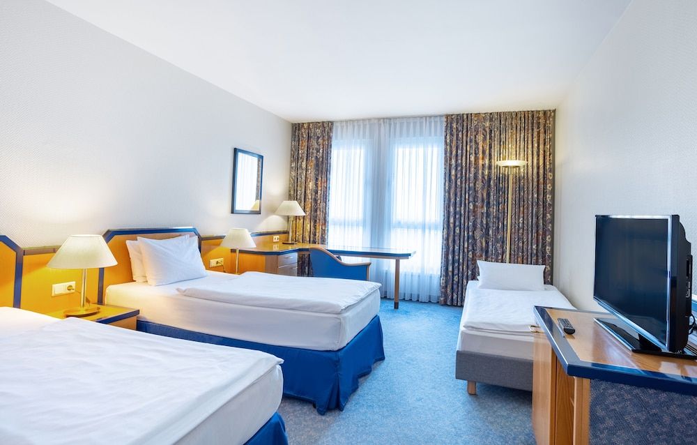 undefined HI Hotel International Hamburg 7