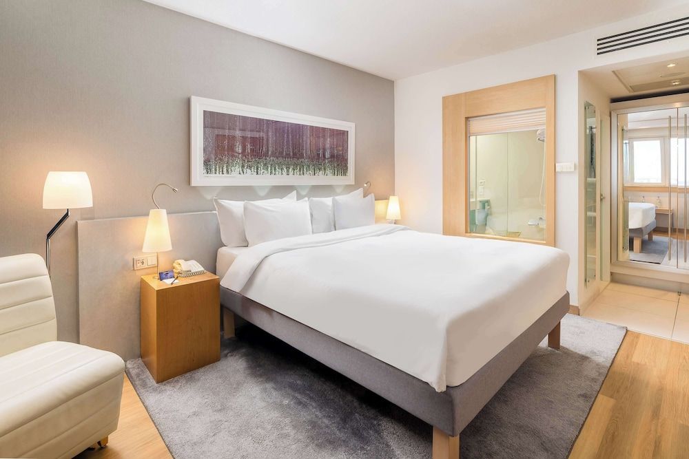 undefined Radisson Blu Hotel, Hamburg 10