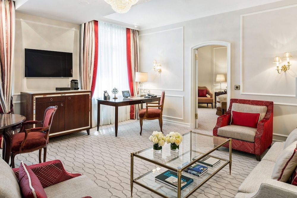 Suite, 1 King Bed with Sofa bed