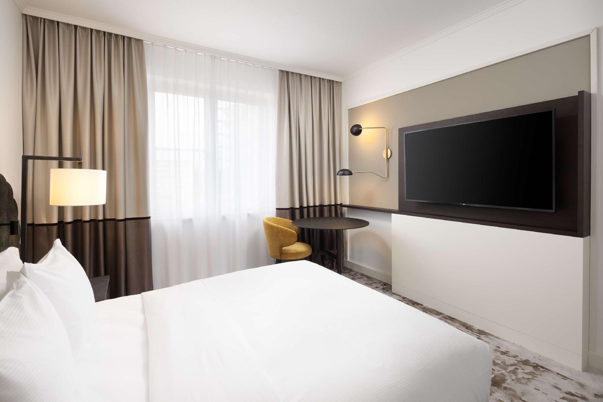 Queen Guest Room
