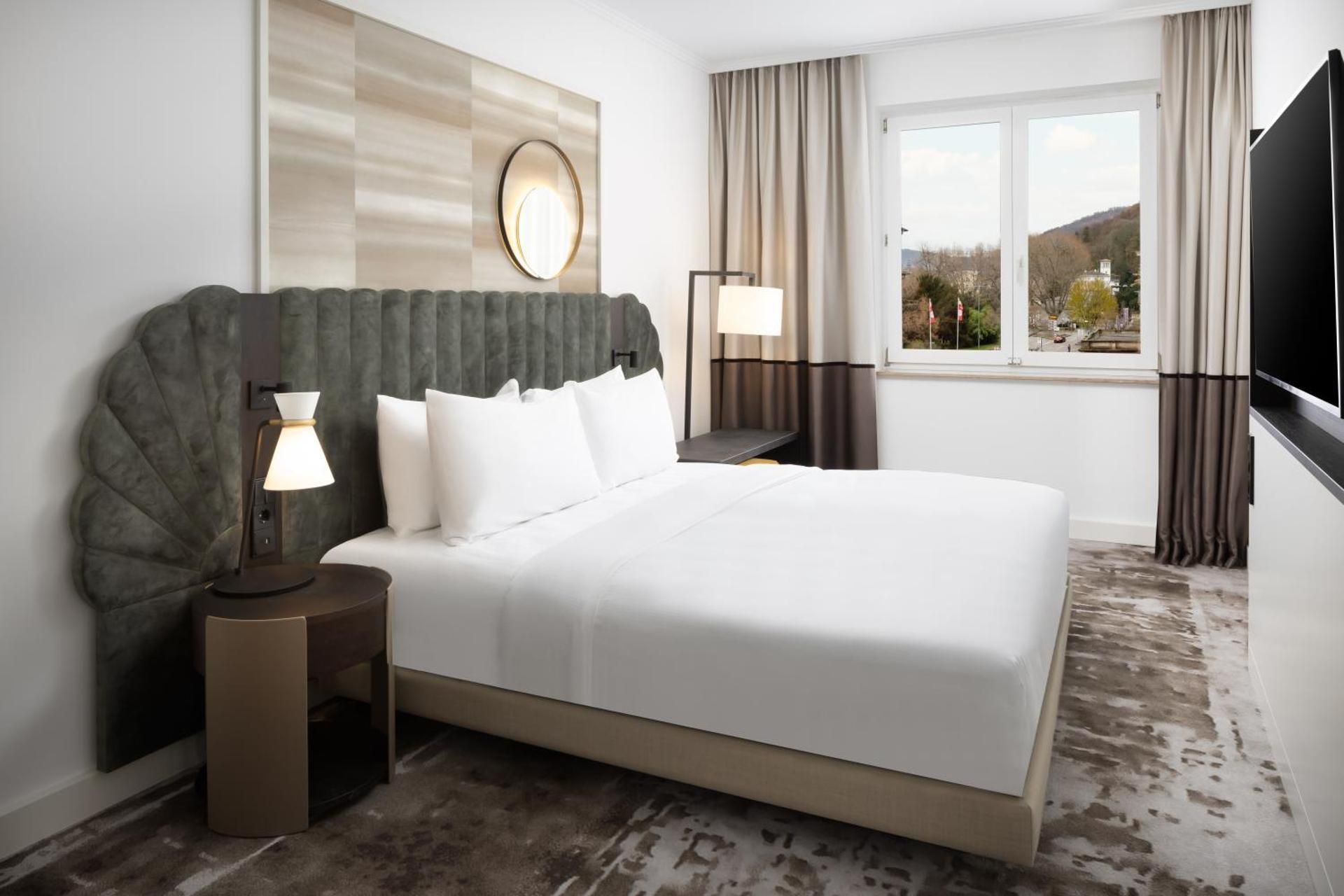Connecting Family One-Bedroom Suite