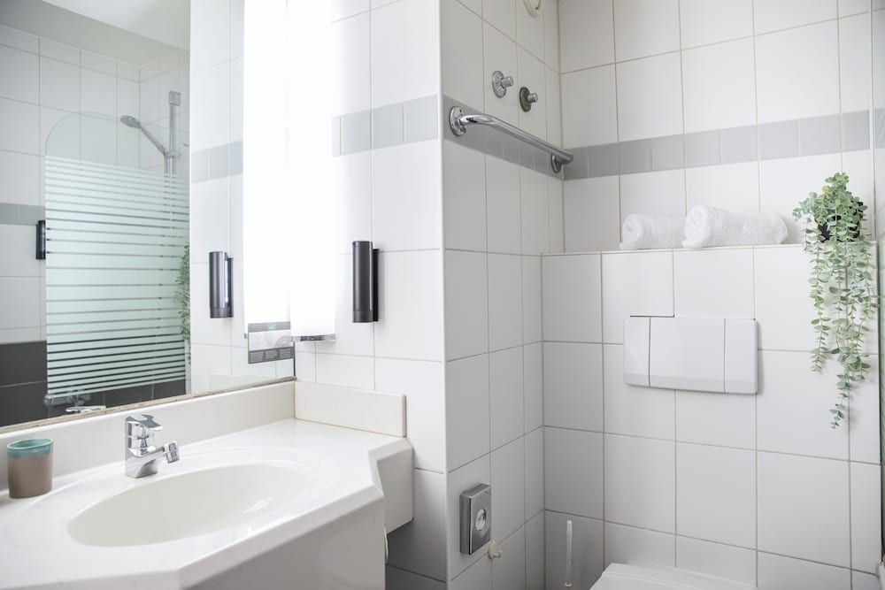 ACHAT Hotel Heppenheim Economy Double Room 9