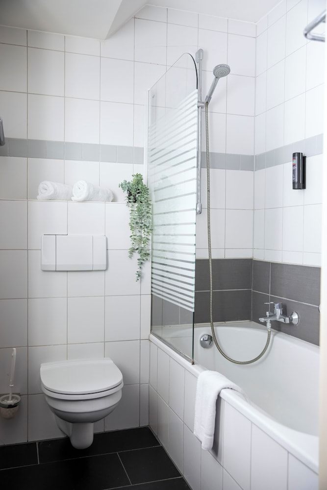 ACHAT Hotel Heppenheim Business Triple Room 9