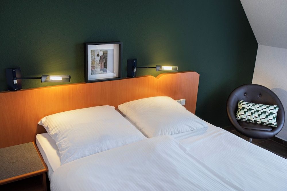 ACHAT Hotel Heppenheim Business Triple Room 7