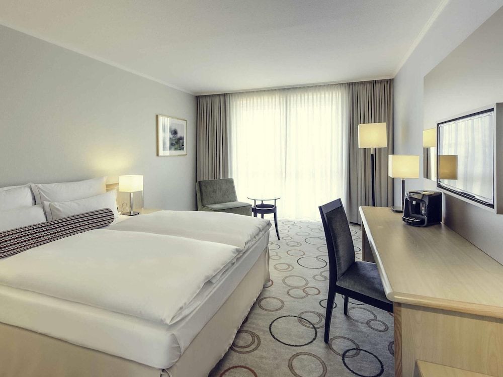 Privilege, Room, 1 Queen Bed
