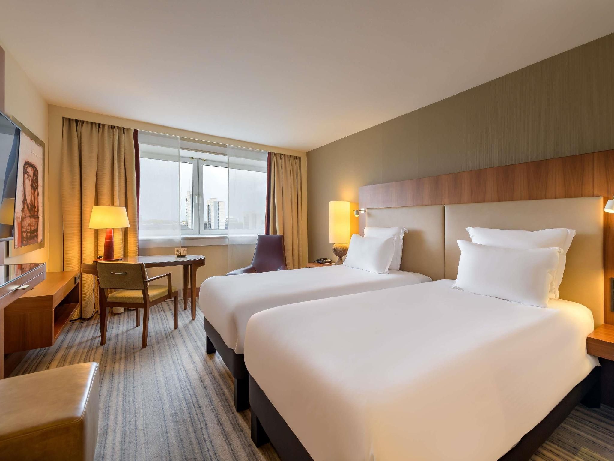 Pullman Cologne Superior Room with 1 kingsize bed 2