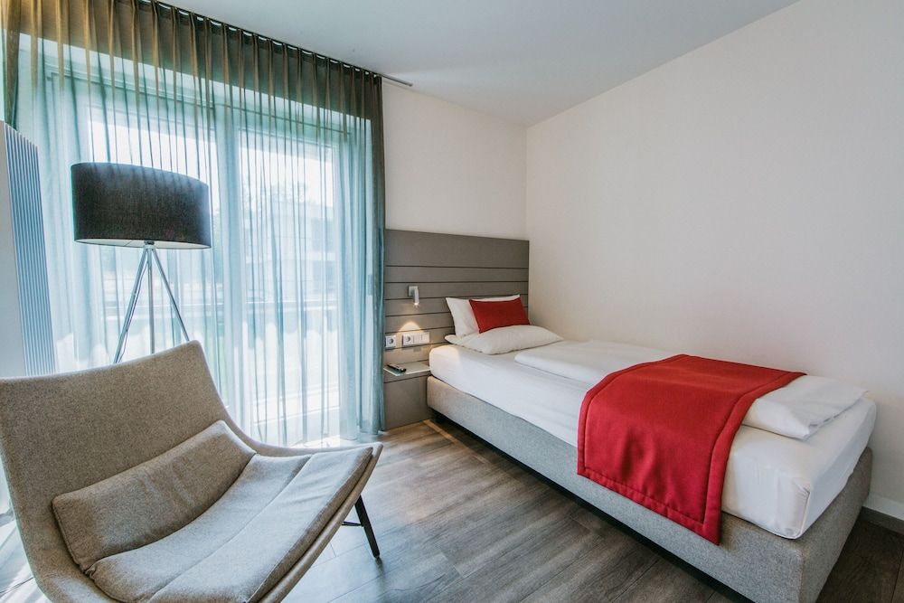 Schlosshotel Monrepos Standard Single Room 2