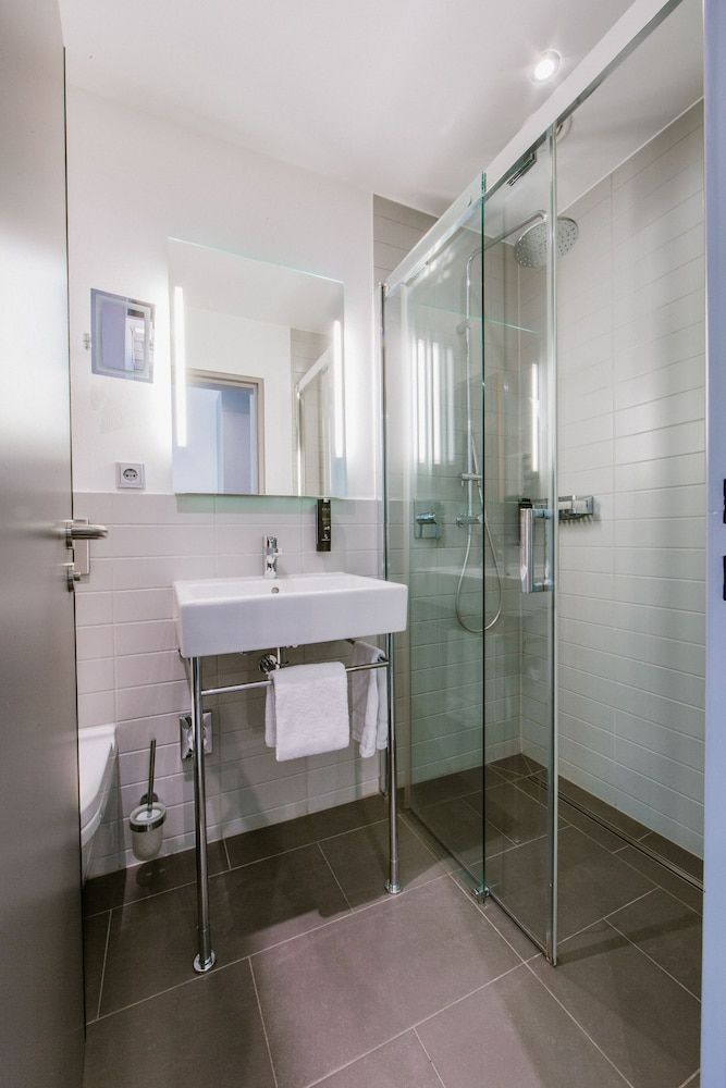 Schlosshotel Monrepos Standard Single Room 3