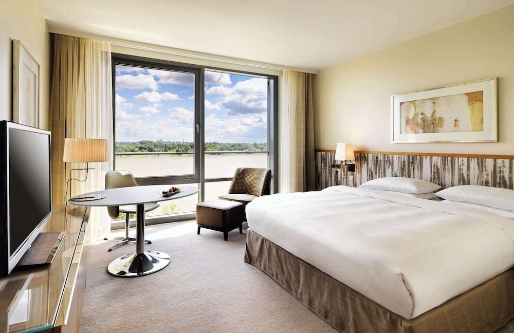 Club Room, 1 King Bed, Club Lounge Access, River View