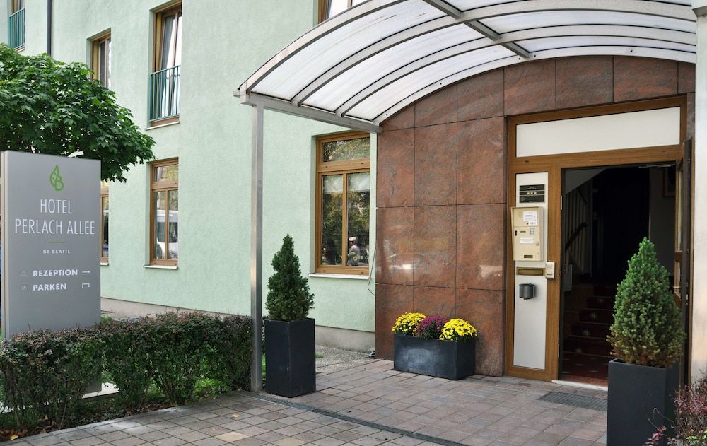 undefined Hotel Perlach Allee 9