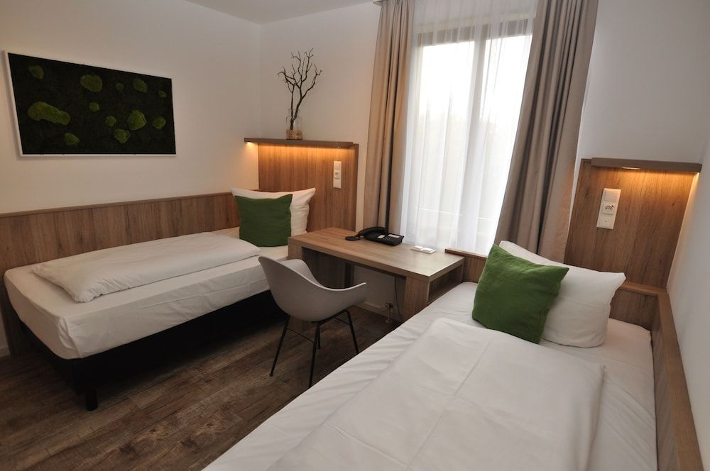 undefined Hotel Perlach Allee 9