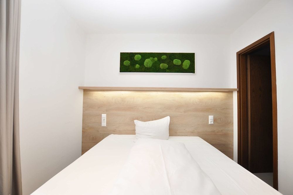 undefined Hotel Perlach Allee 2