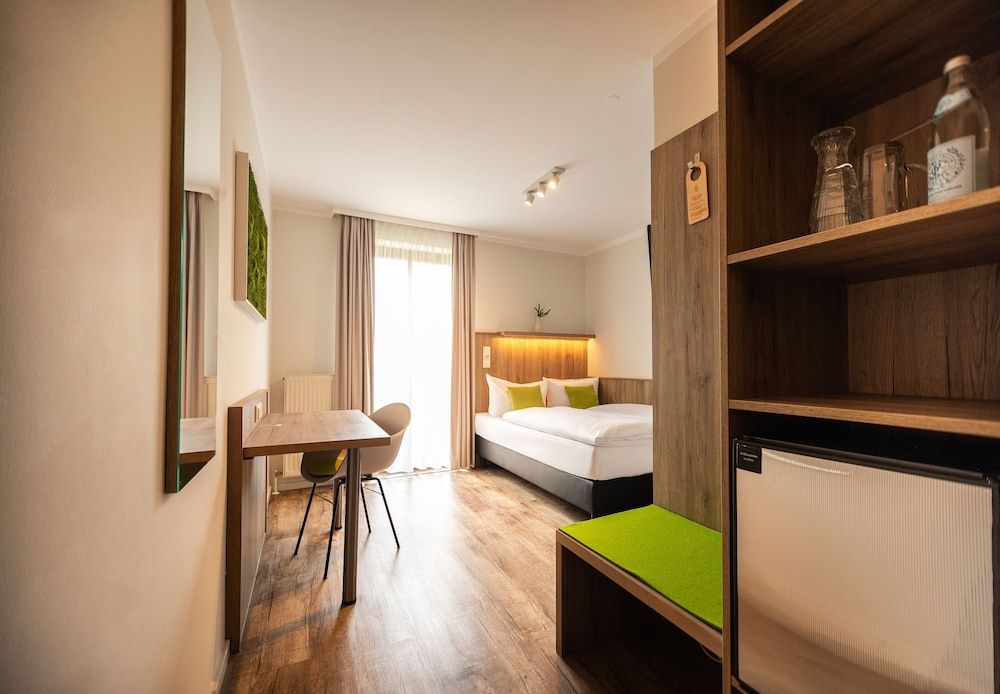 undefined Hotel Perlach Allee 4