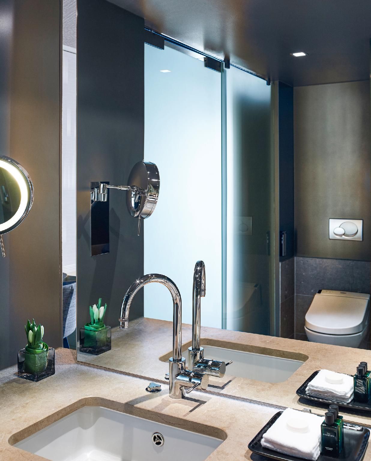 Sofitel Munich Bayerpost Superior Room: 2 Single Beds or 1 Kingsize Bed Relax with Literature 2