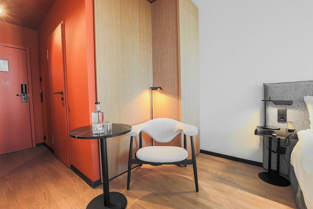 Bob W Munich Old Town Courtyard Room 7