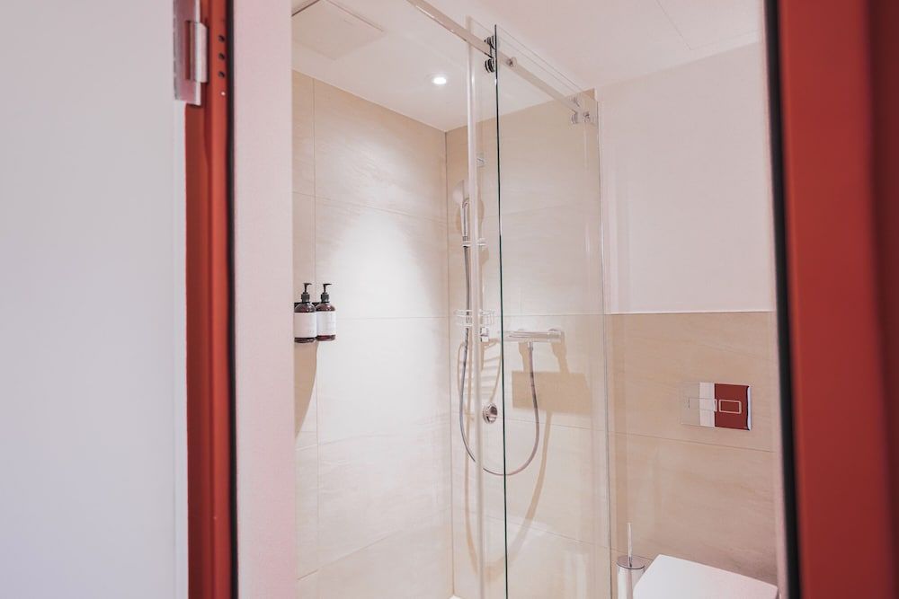 Bob W Munich Old Town Courtyard Room 5