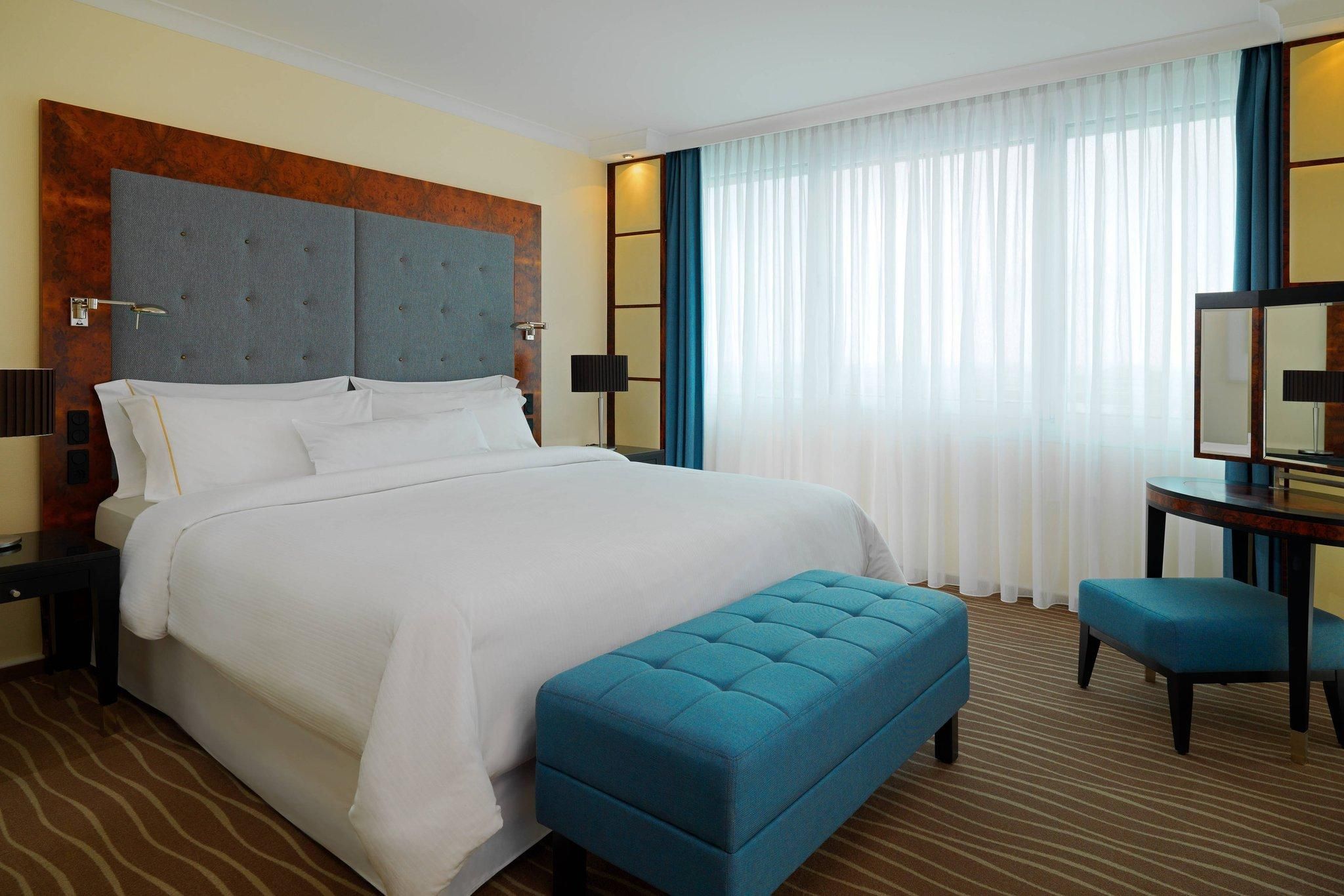 Deluxe Suite, Club lounge access, 1 Bedroom Suite, 1 King