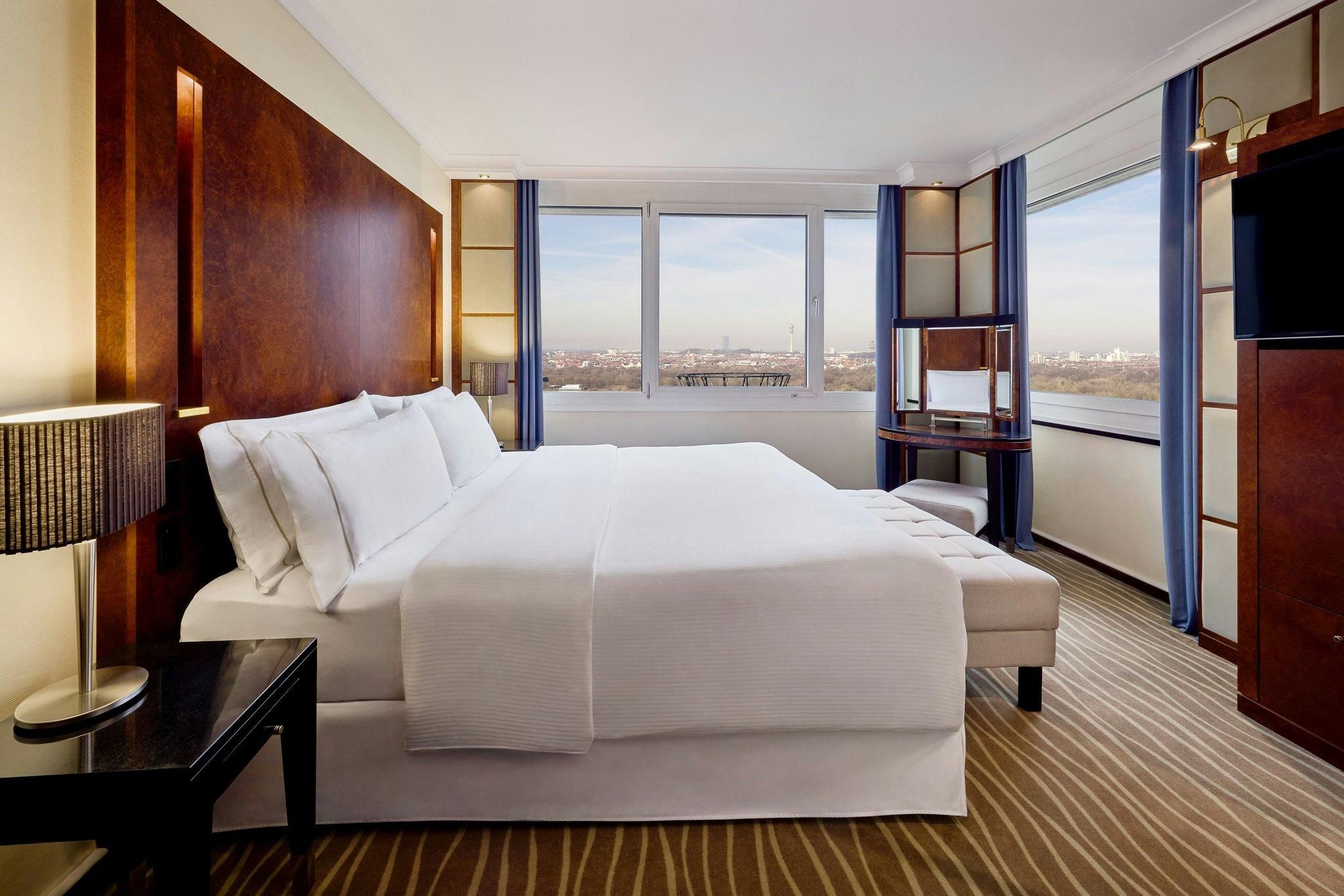 Deluxe Suite, Club lounge access, 1 Bedroom Suite, 1 King