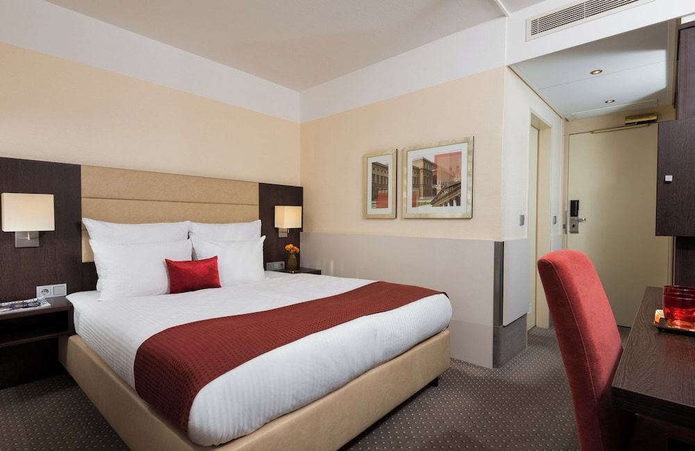 undefined Leonardo Hotel Munich Arabellapark 3