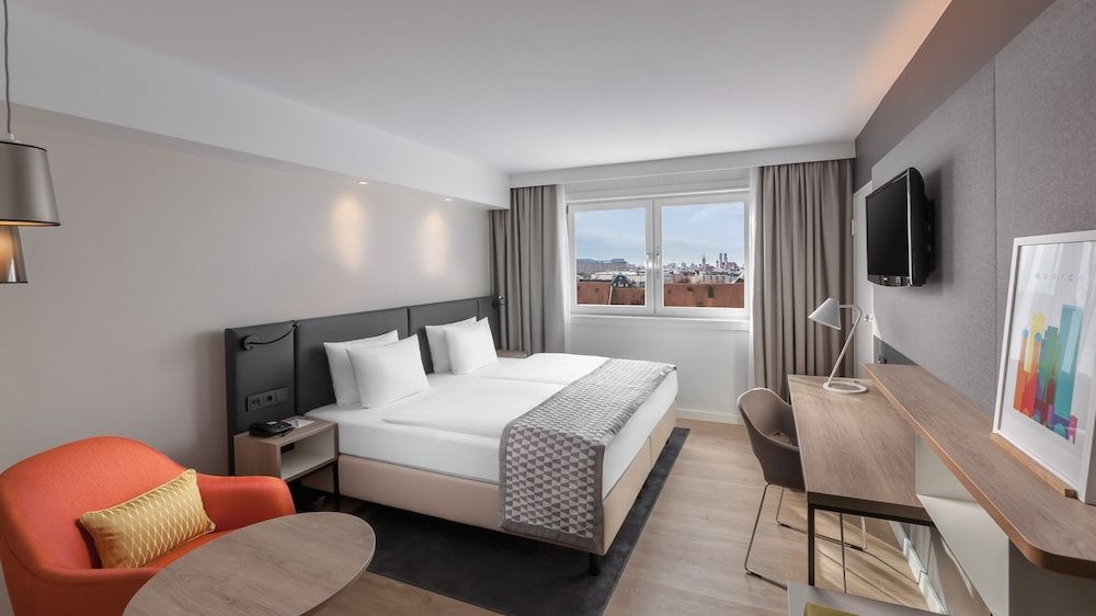 Standard Room, 1 King Bed, City View