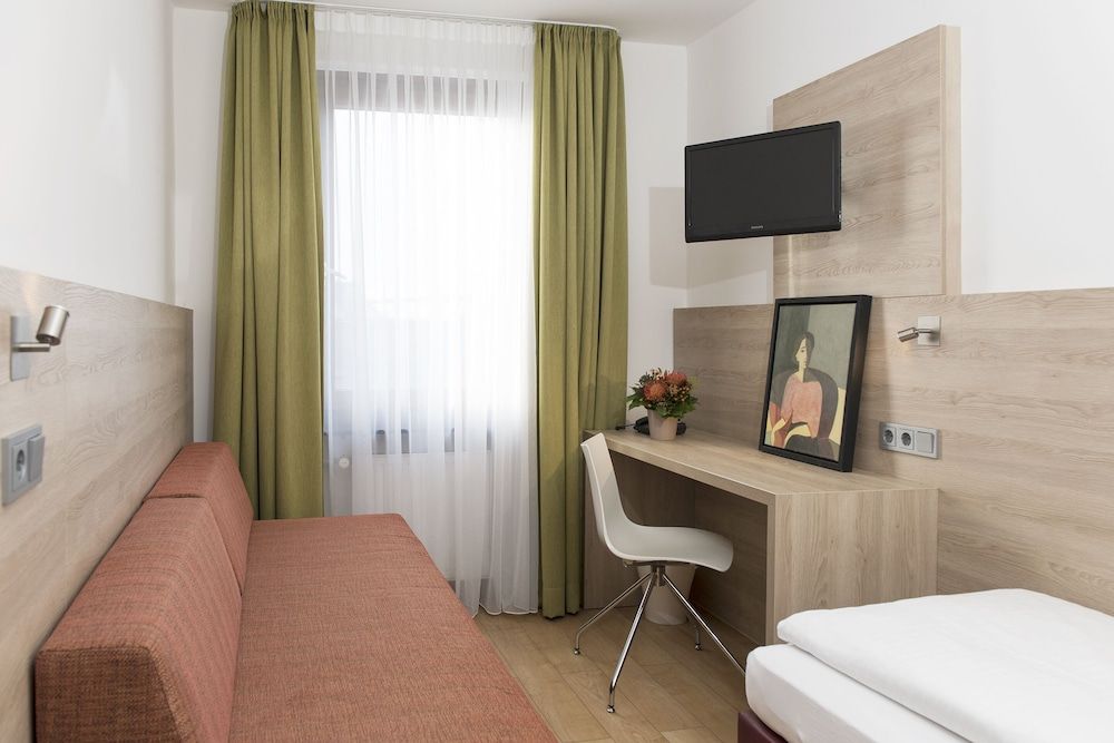 undefined Hotel Amba 2
