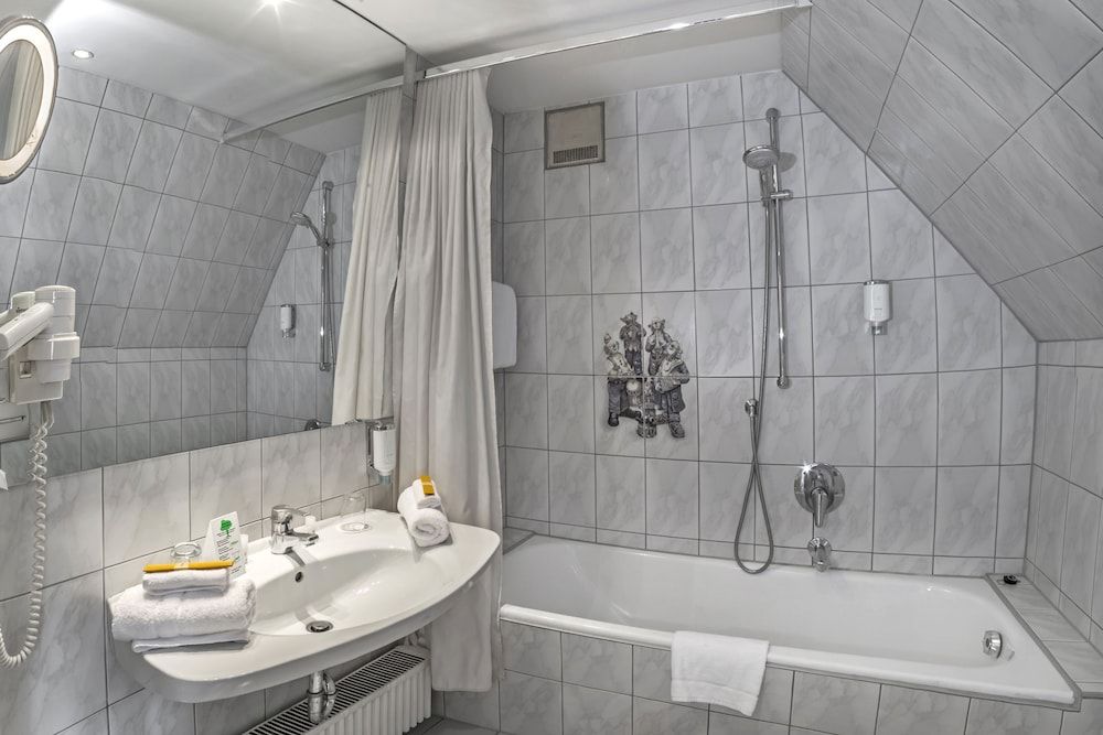 undefined Drei Löwen Hotel 10