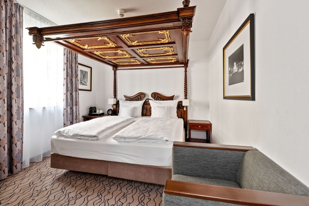 KING's HOTEL Center Superior Comfort Double Room 2