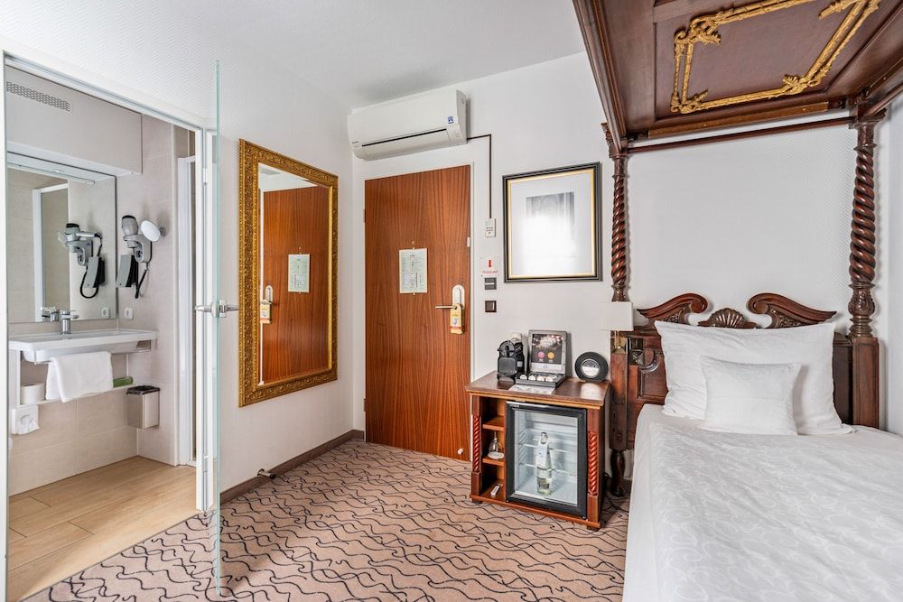 undefined KING's HOTEL Center Superior 10