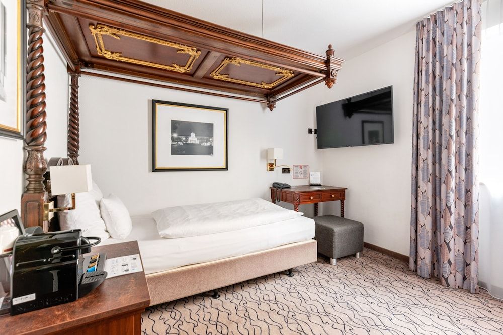 undefined KING's HOTEL Center Superior 8