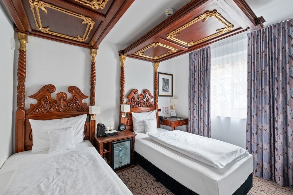 undefined KING's HOTEL Center Superior 3