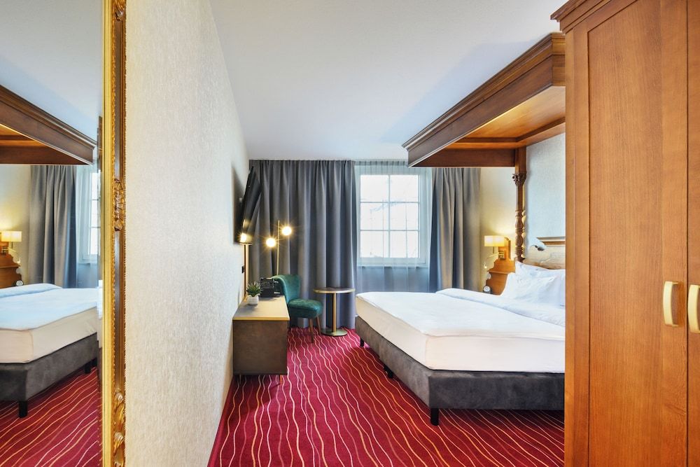 undefined KING's HOTEL First 7