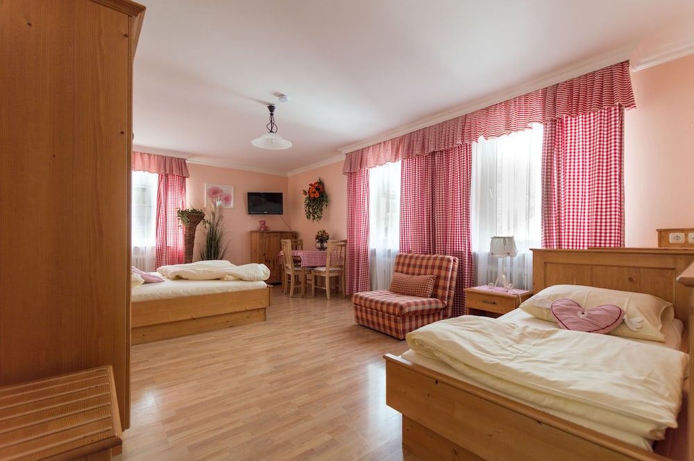 Hotel Monaco Standard Triple Room 3