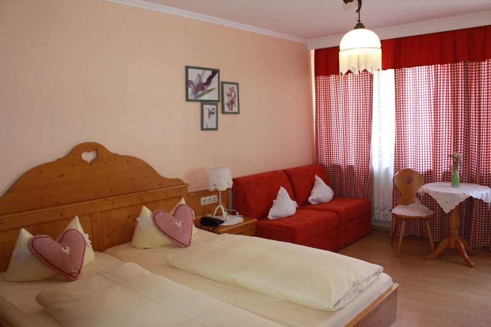 Hotel Monaco Standard Triple Room