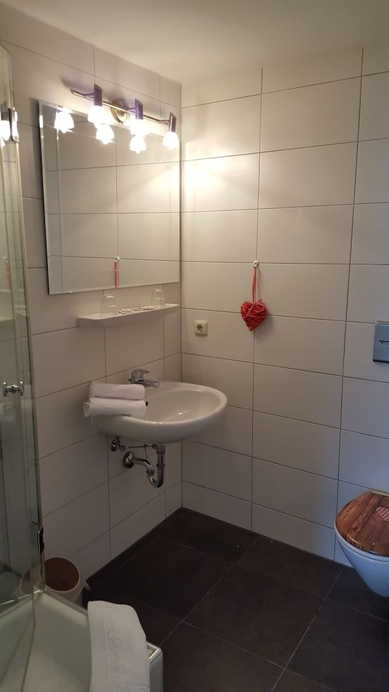 Hotel Monaco Standard Double Room Single Use 10