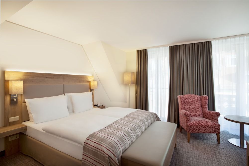 Standard Room, 1 King Bed
