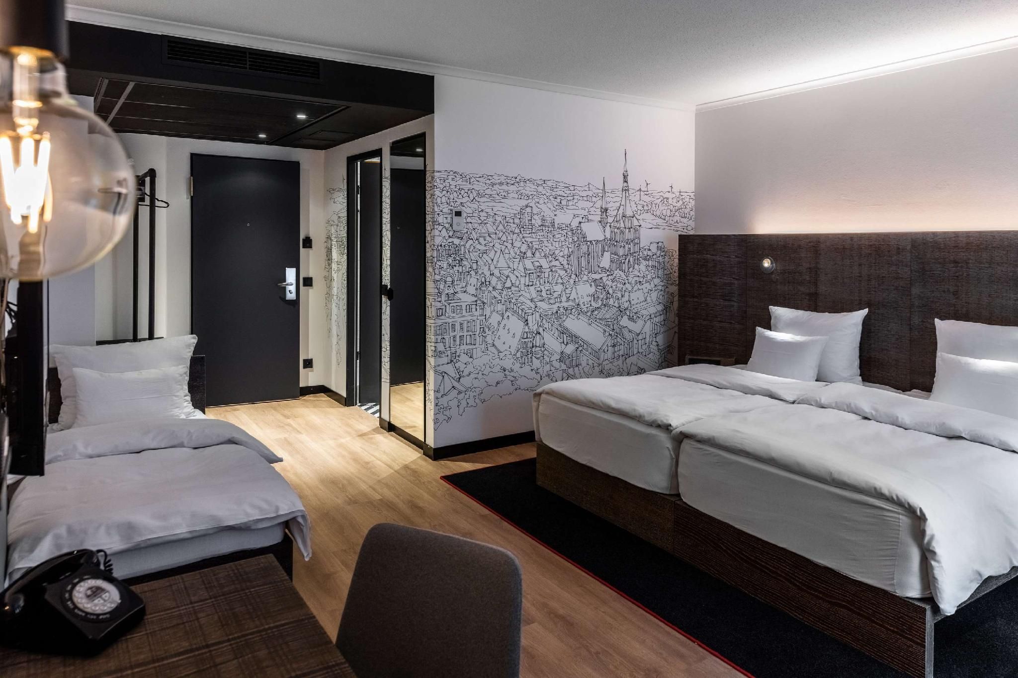 pentahotel Rostock Triple Room