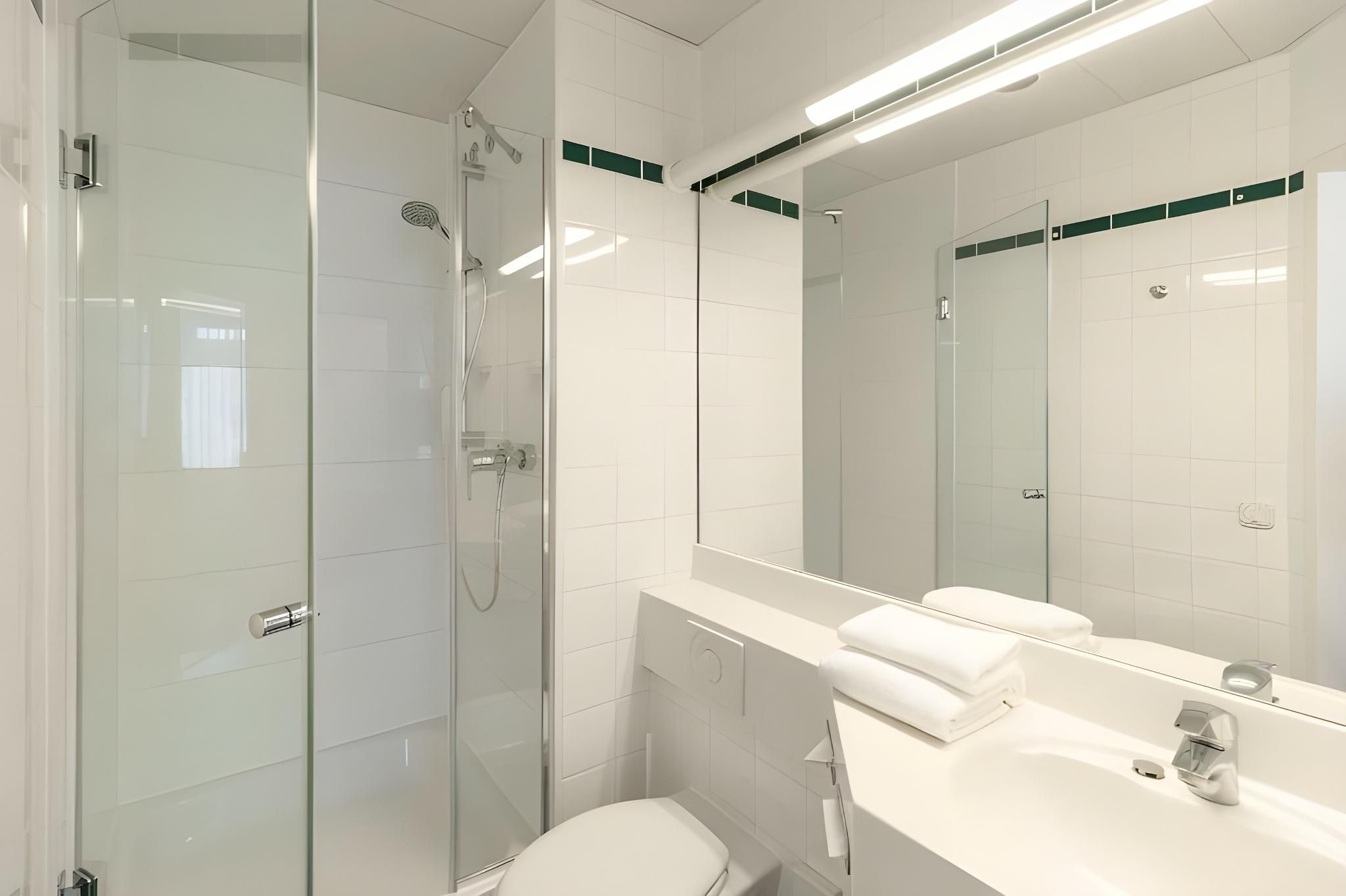 IntercityHotel Schwerin Single Room 3