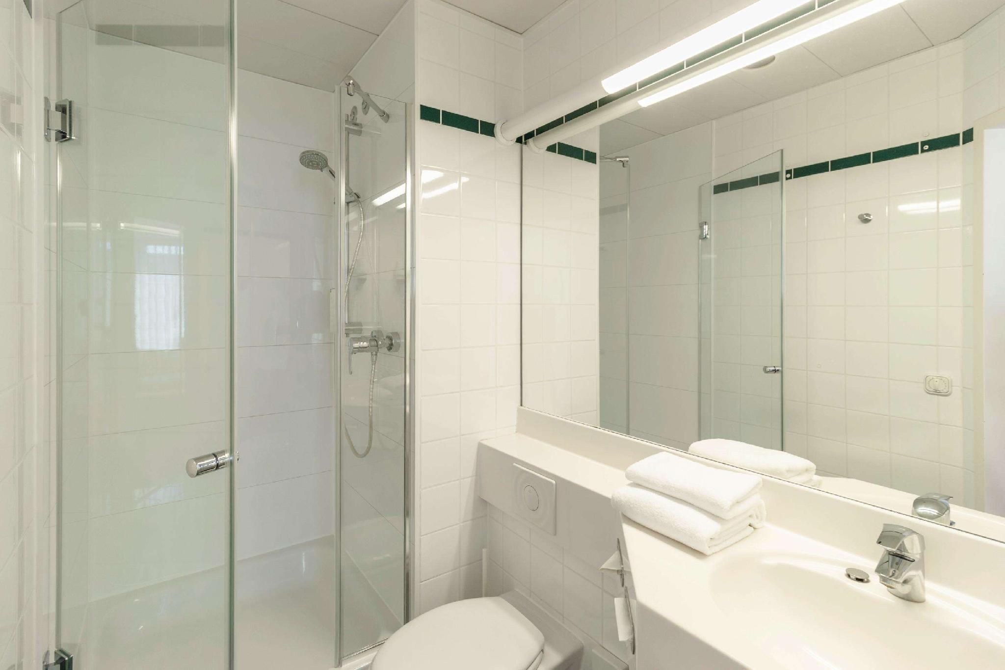 IntercityHotel Schwerin Standard Double Room 3