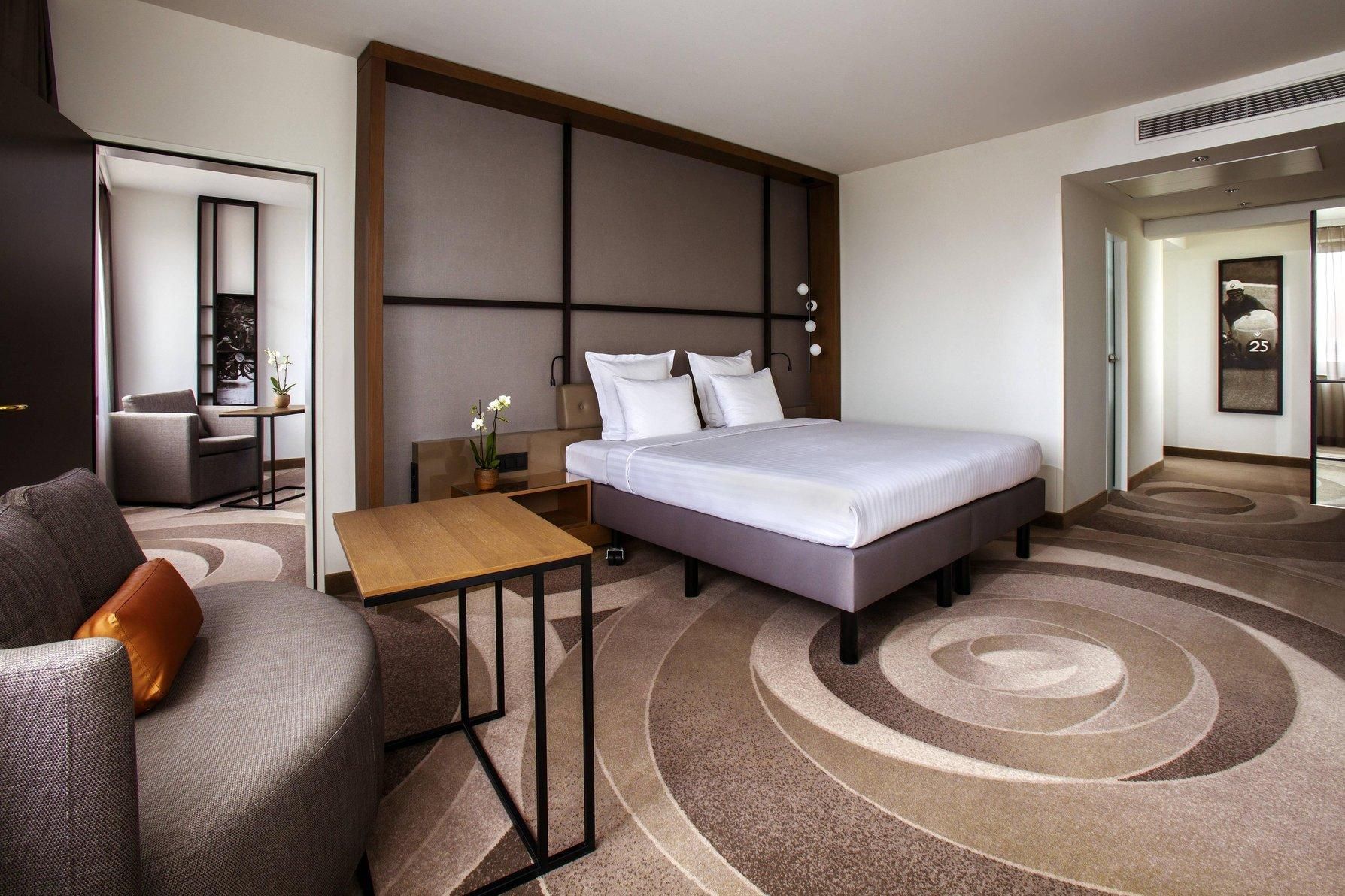Master Suite, Executive Level, 1 Bedroom Executive Suite, 1 King, High Floor