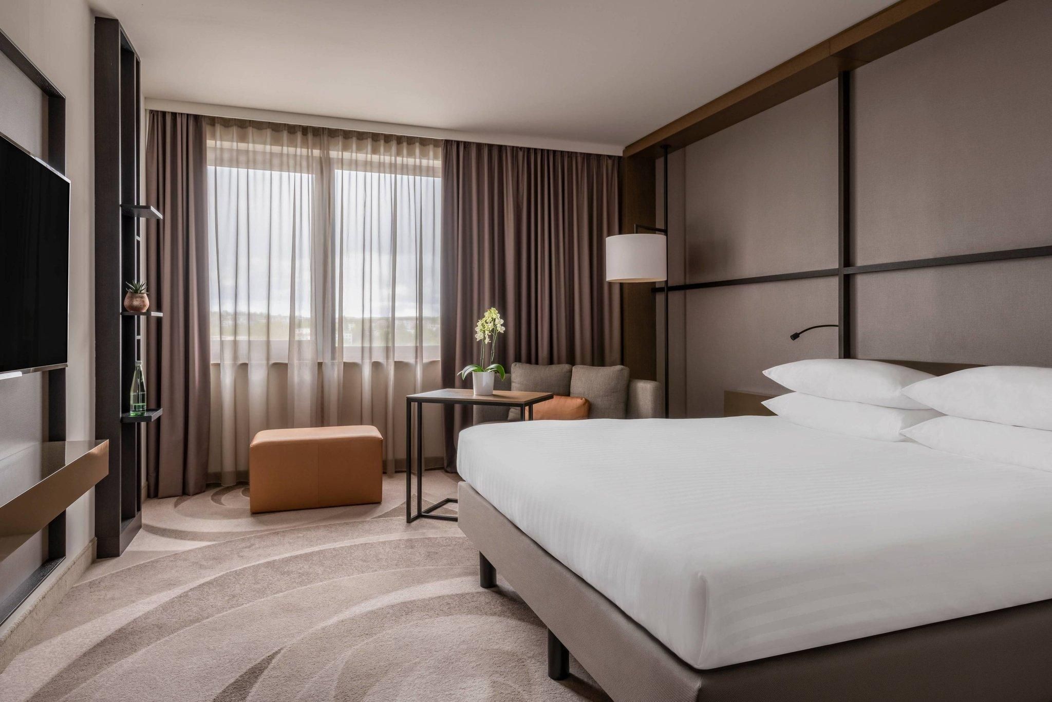 Executive Room, Executive lounge access, Guest room, 1 King, High floor
