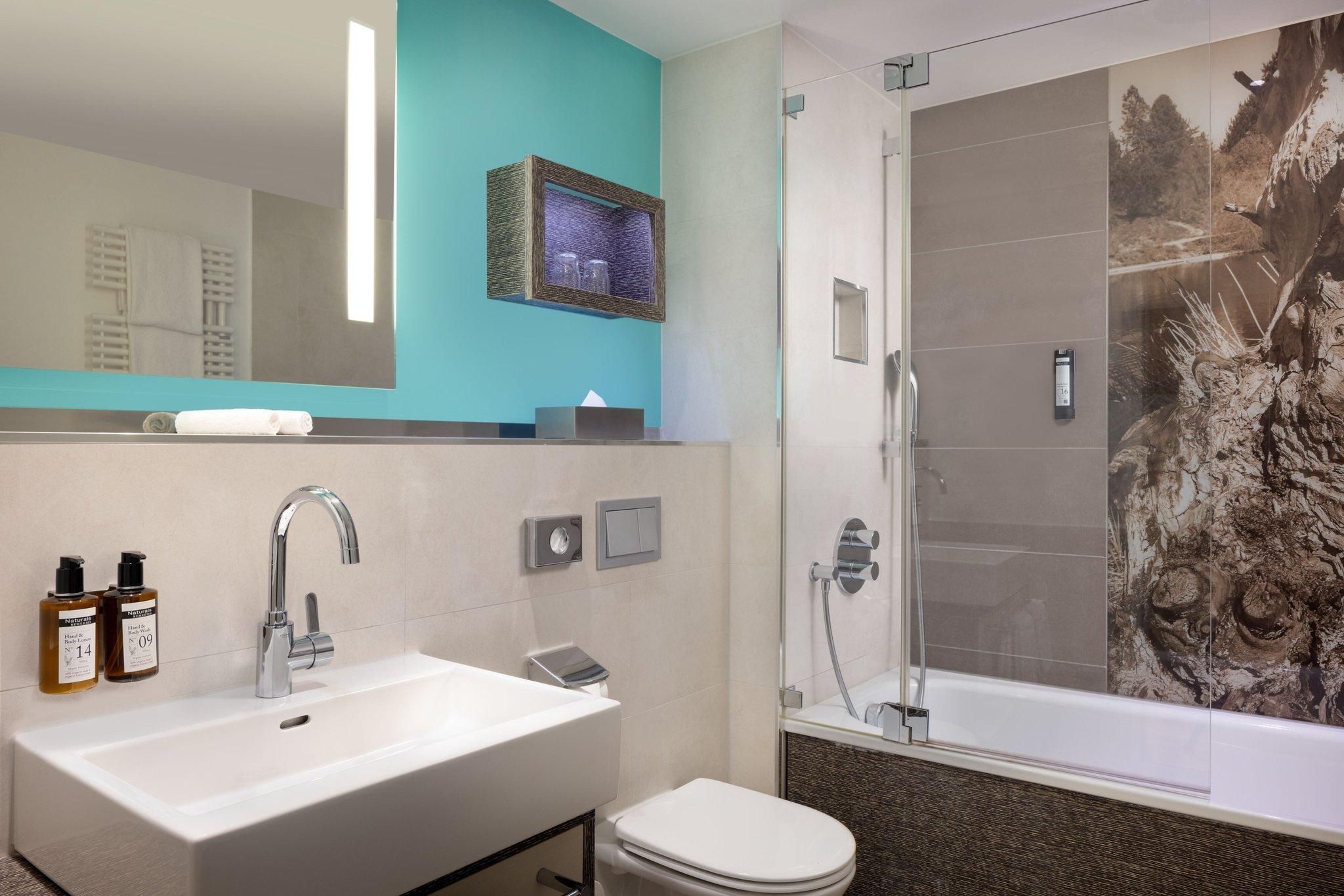 Deluxe Room, Guest room, 1 King, Mountain view, Balcony