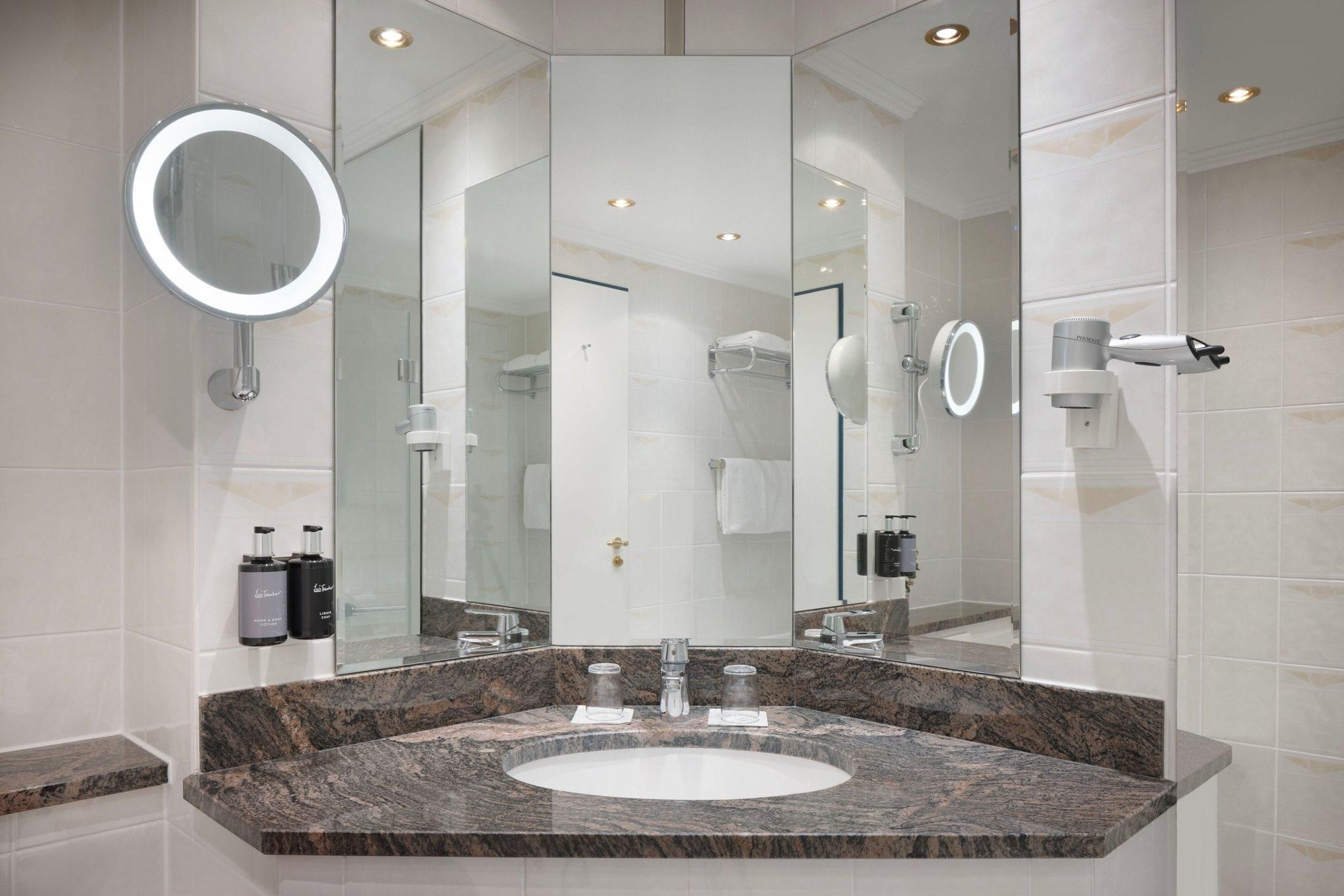 Arabella Alpenhotel am Spitzingsee, a Tribute Portfolio Hotel Family Suite, Suite, Sofa bed, Mountain view 2