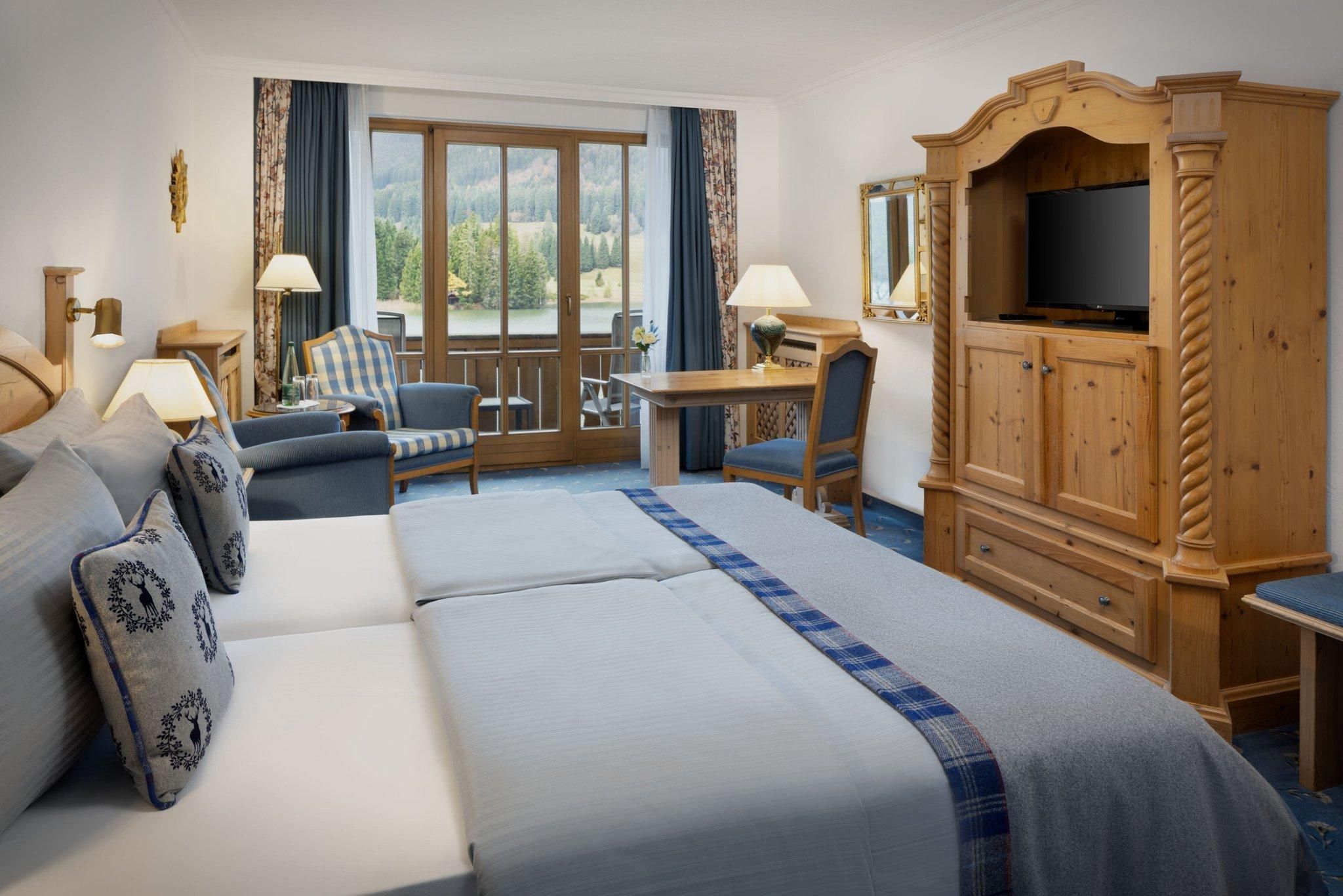 Comfort Room, Guest room, 1 King, Mountain view, Balcony