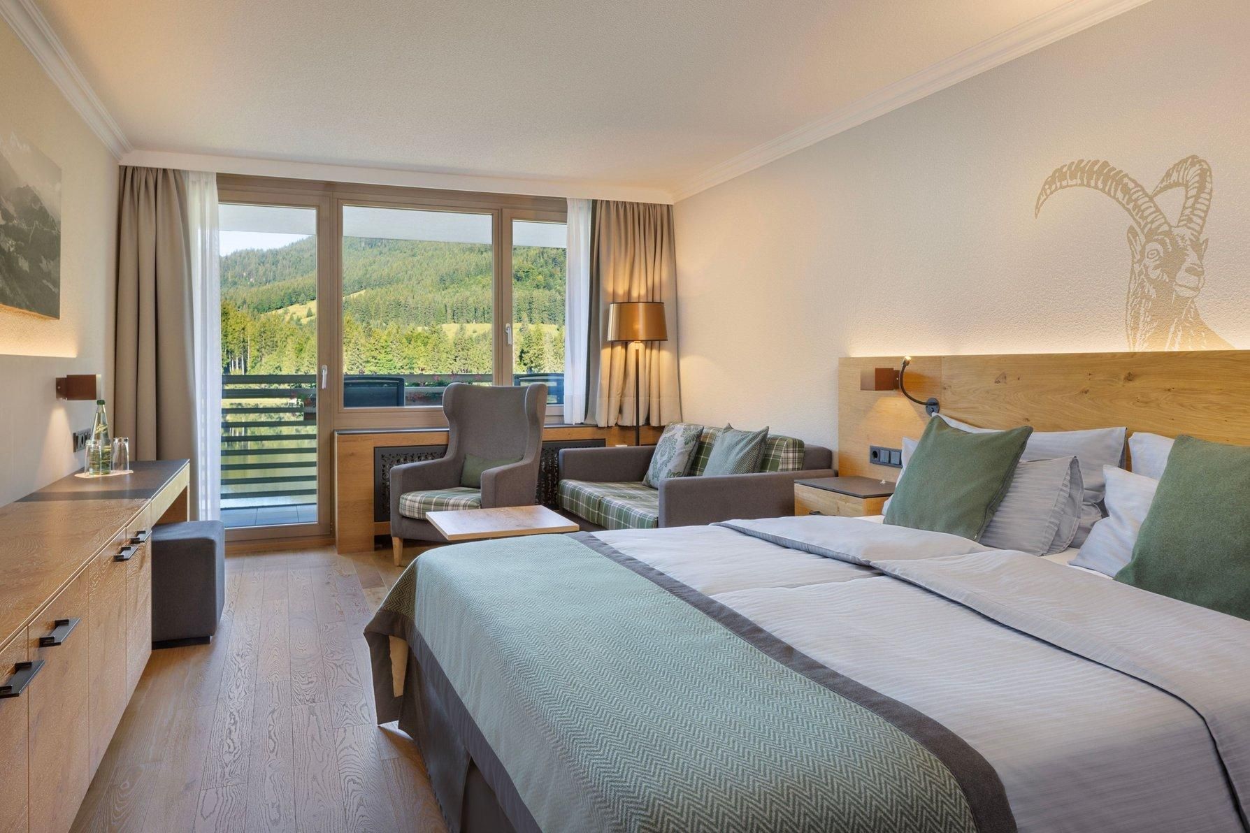 Arabella Alpenhotel am Spitzingsee, a Tribute Portfolio Hotel Grand Deluxe Room, Guest room, 1 King, Lake view, Balcony