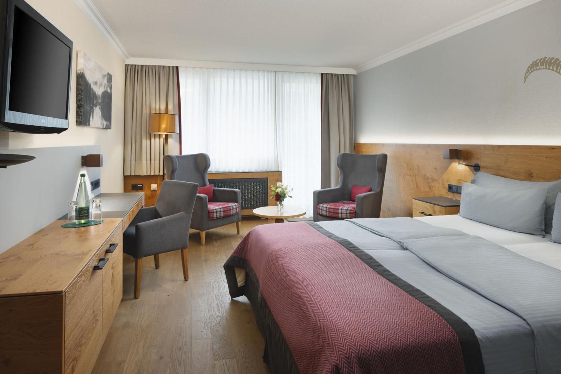 Deluxe King Room with Mountain View and Balcony