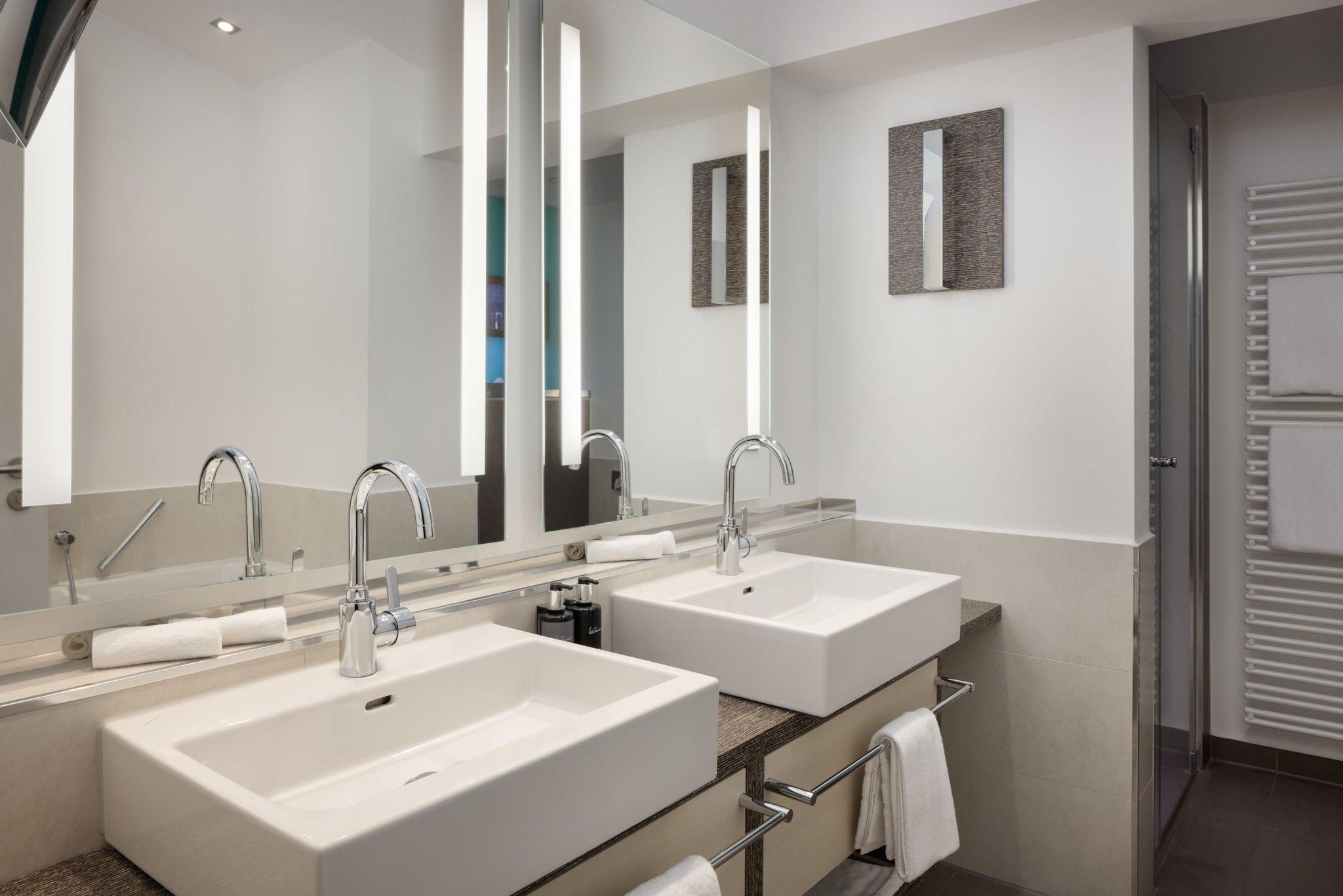 Grand Deluxe Suite, 2 Bedroom Deluxe Suite, Bedroom 1:, Bedroom 2:, Sofa bed, Mountain view