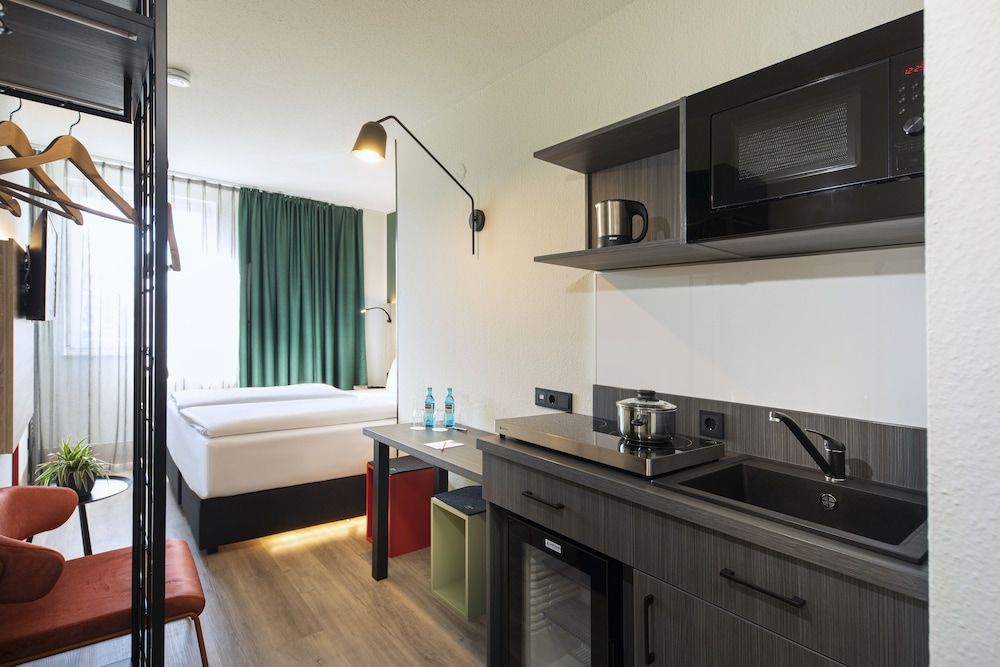 ACHAT Hotel Stuttgart Zuffenhausen Double Room (Studio) 5