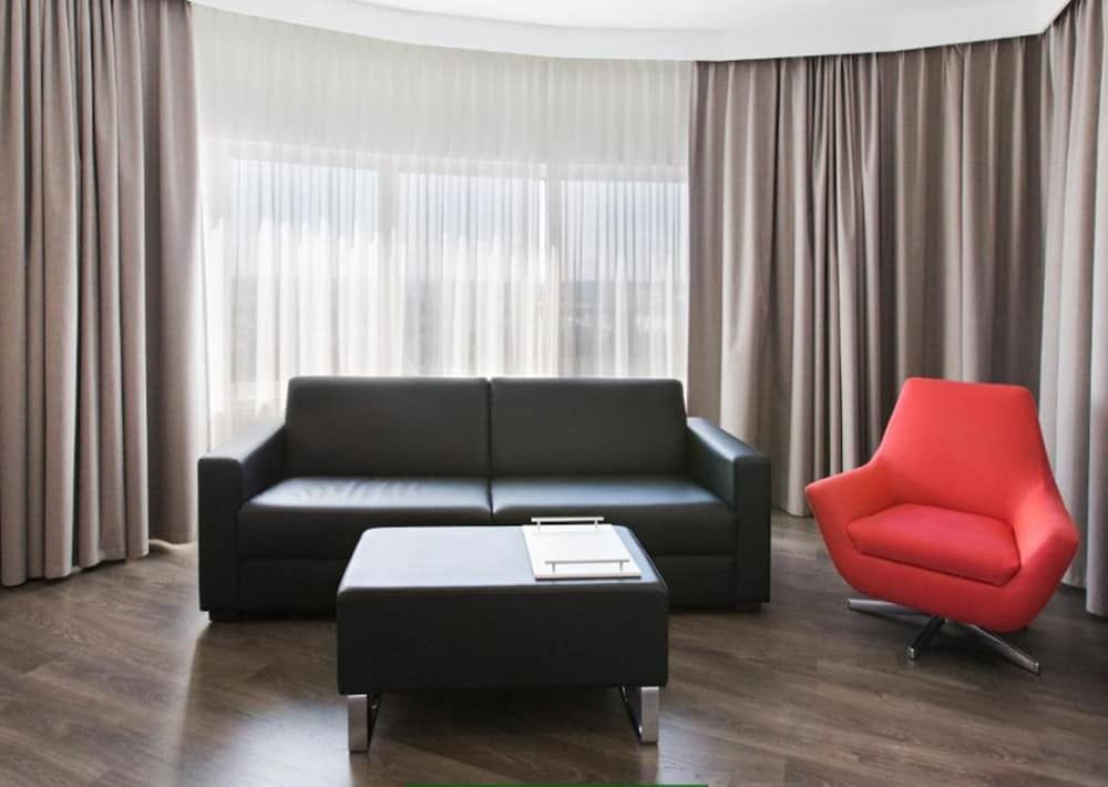 DORMERO Hotel Stuttgart Junior Suite 4