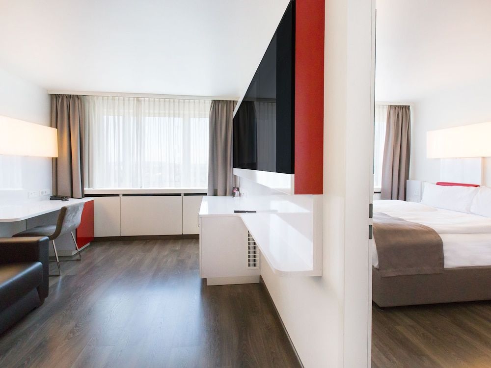 DORMERO Hotel Stuttgart Junior Suite 3